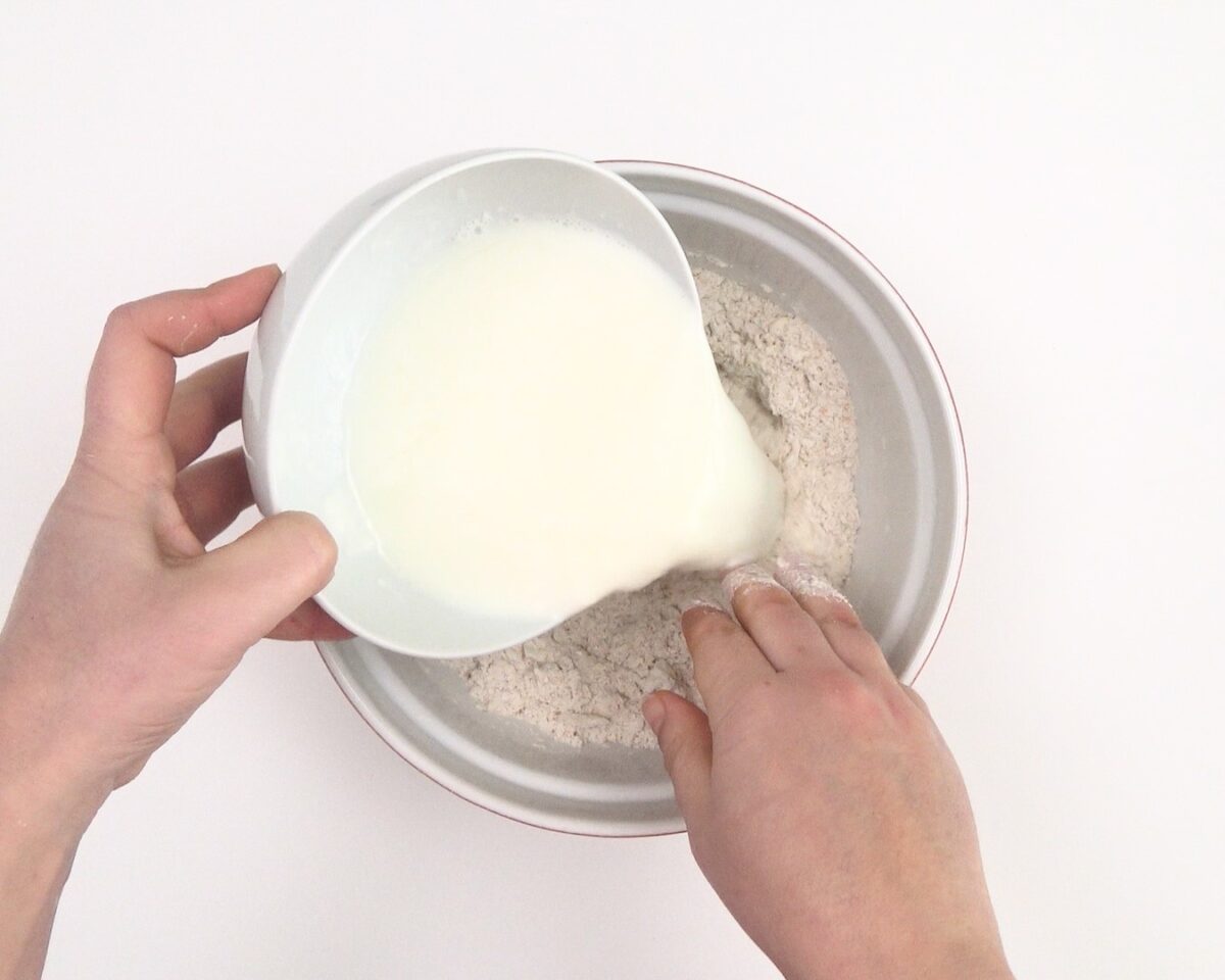 Pan de soda irlandés. El pan más rápido y fácil (sin levadura)