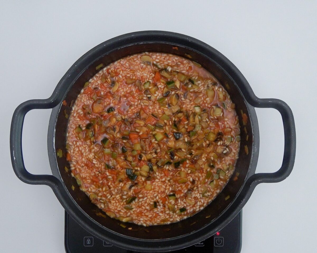 Pimientos rellenos de arroz y verduras. Receta paso a paso