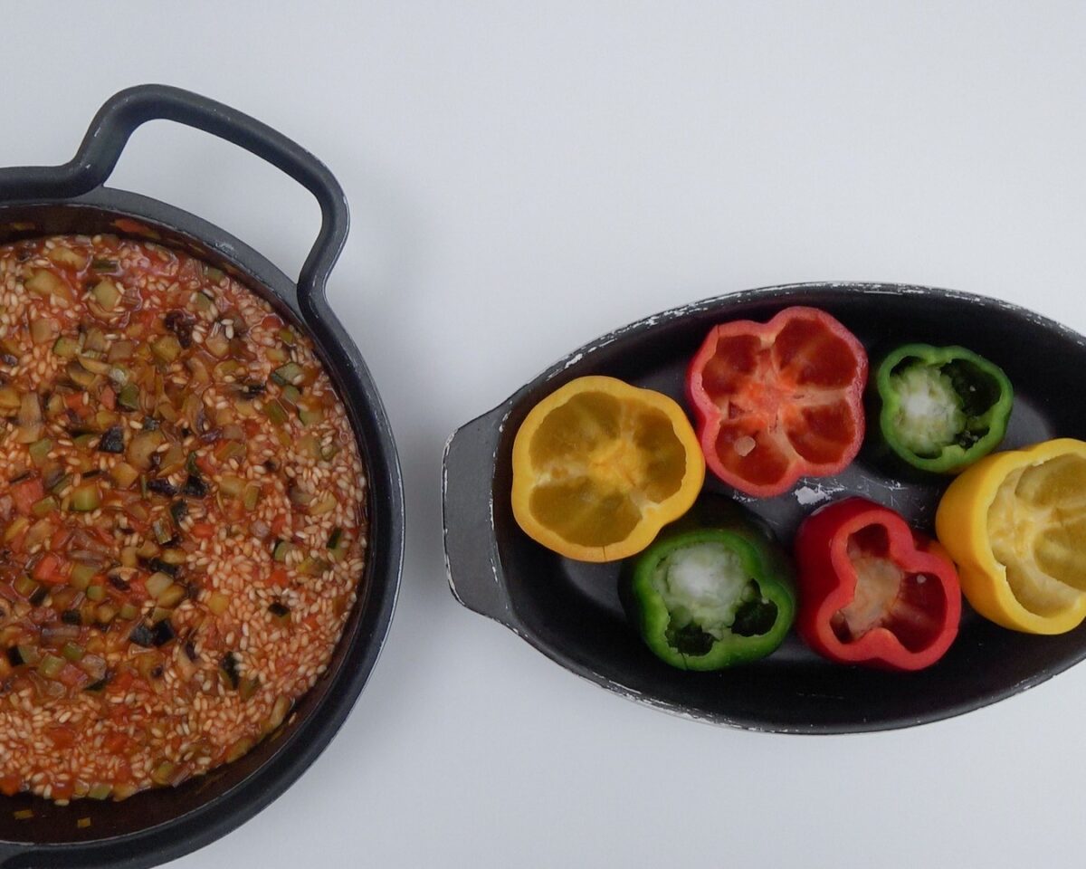 Pimientos rellenos de arroz y verduras. Receta paso a paso