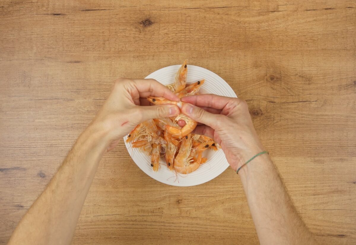Pimientos del piquillo rellenos de rape y langostinos