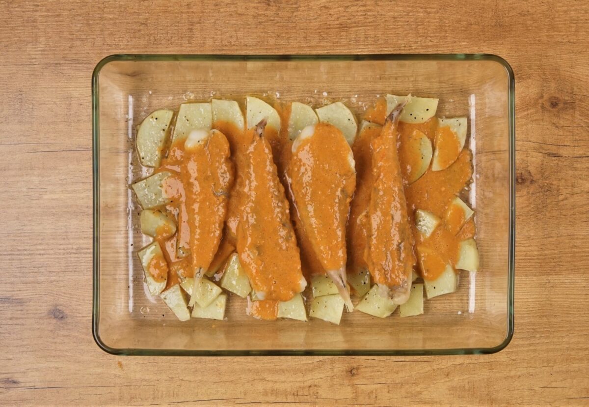 Rape al horno con tomate, una receta fácil para impresionar