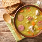 Erwtensoep. Sopa de guisantes holandesa