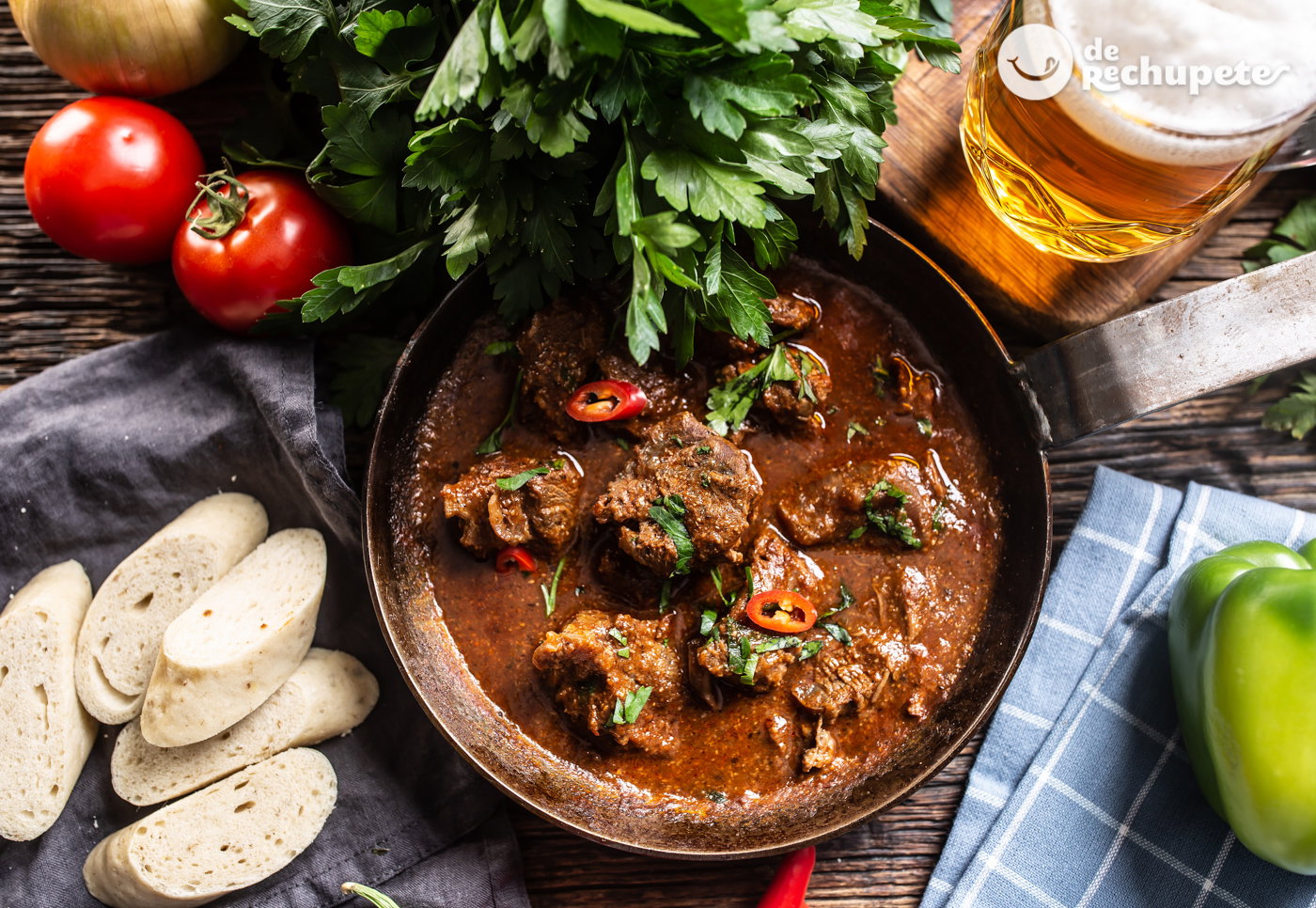 Goulash checo con Knedlíky. Receta tradicional de este guiso de carne paso a paso