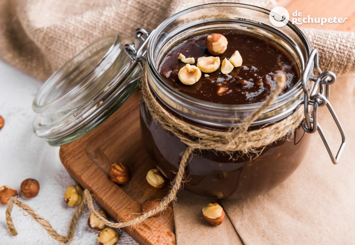 Peanutella o Nutella casera. Crema de cacao y avellanas fácil