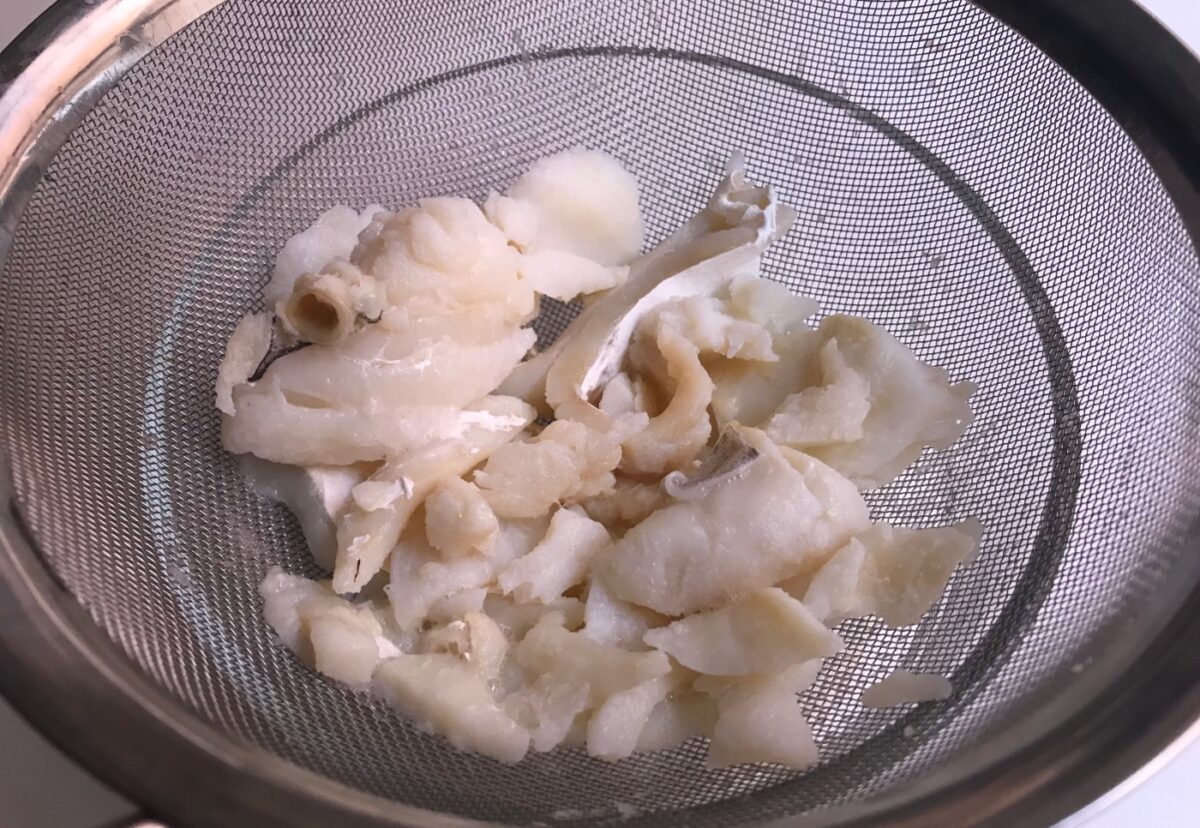 Buñuelos de bacalao y patata esponjosos y crujientes