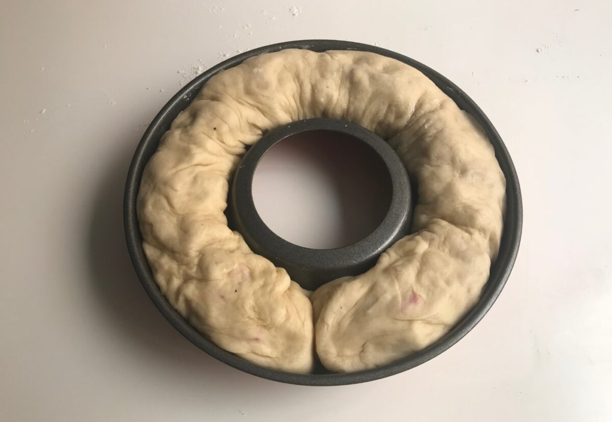 Casatiello napolitano. Postre tradicional italiano de Semana Santa