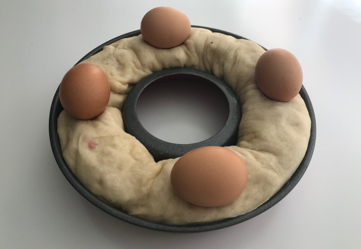 Casatiello napolitano. Postre tradicional italiano de Semana Santa