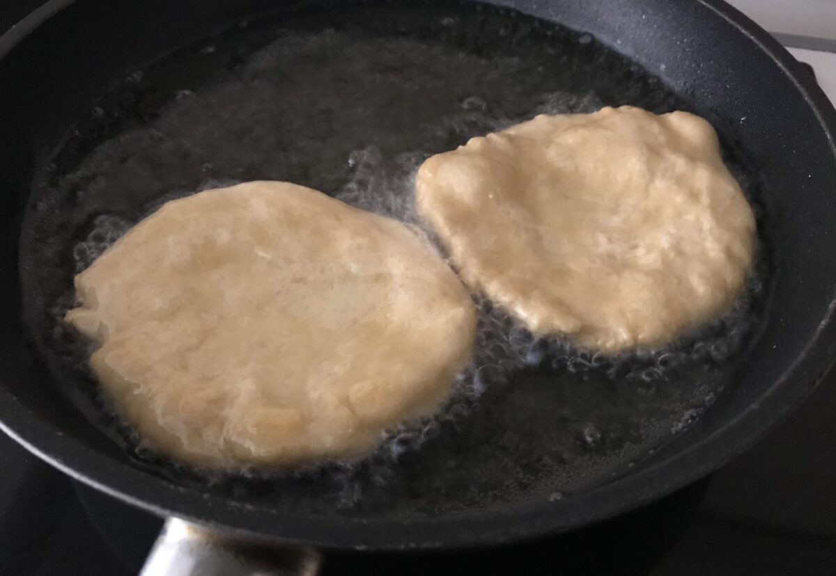 Cómo hacer domplinas. Torta de masa frita venezolanas
