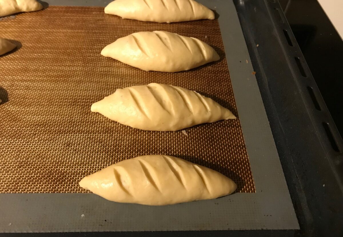 Pan de Viena casero. Receta de panecillos dulces paso a paso