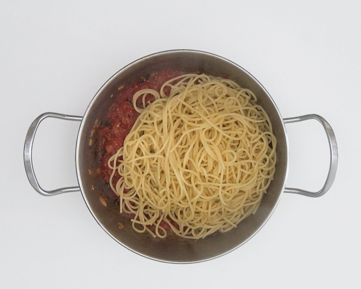 Cómo hacer pasta Napolitana. Spaghetti napolitana