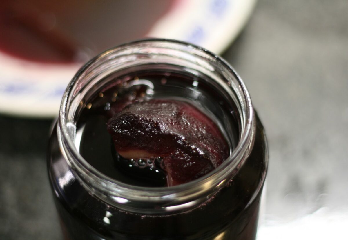 Peras al vino tinto con canela. Receta tradicional