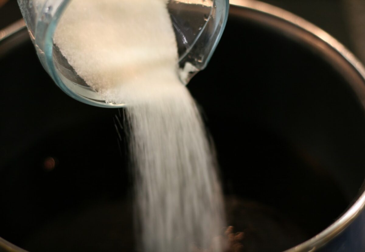 Peras al vino tinto con canela. Receta tradicional