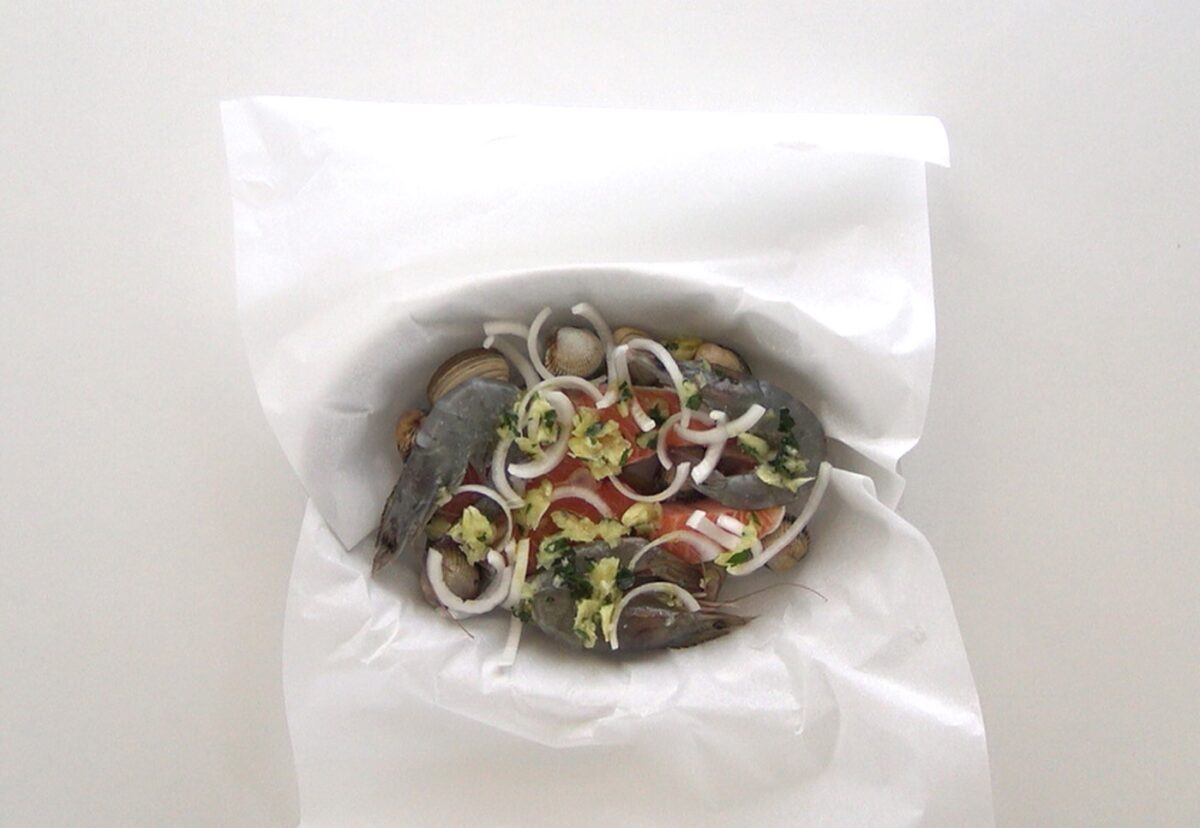 Salmón y mariscos en papillote