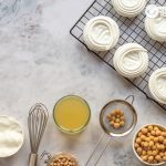 Merengue vegano casero con agua de aquafaba. ¿Cómo hornear y hacer galletas de merengue?