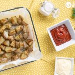 Patatas asadas en el horno. Receta tradicional de guarnición