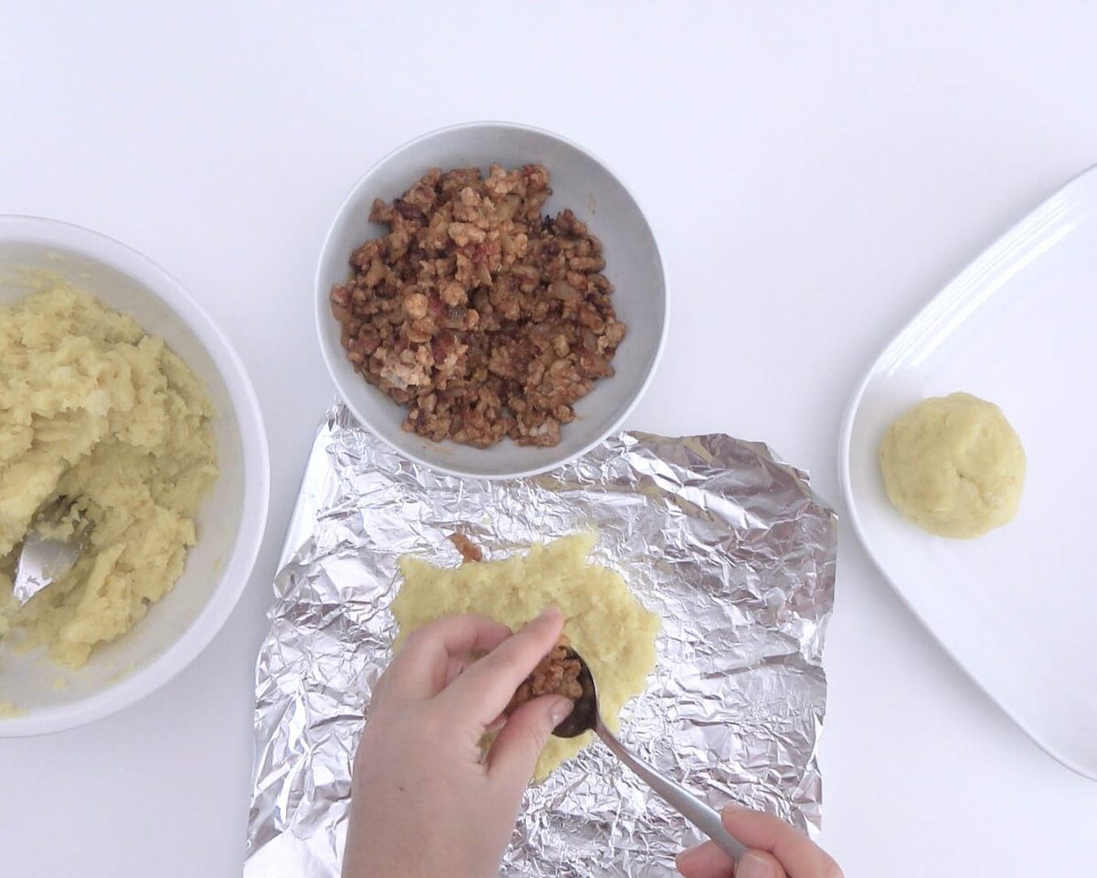 Bombas de patata y carne. Patatas o papas rellenas paso a paso