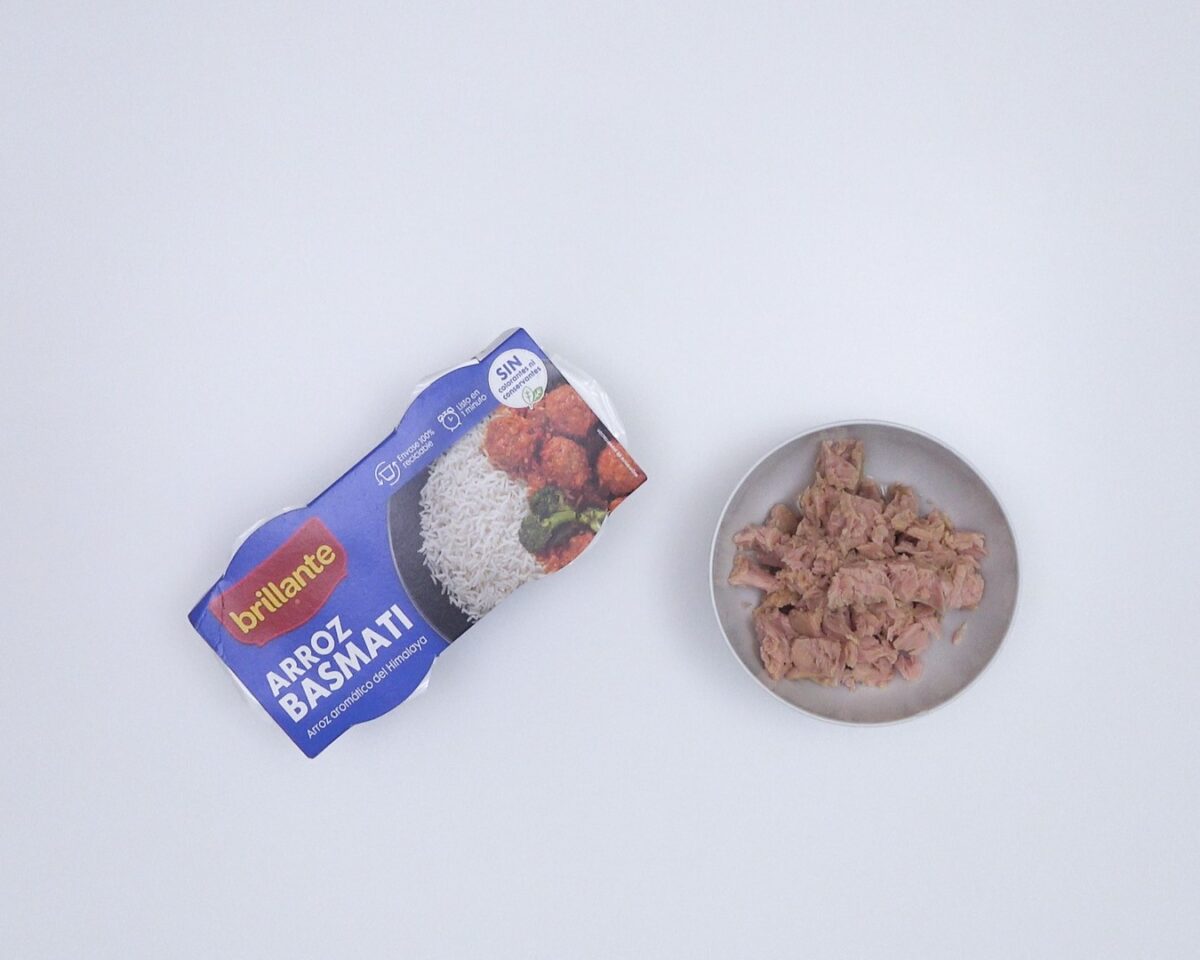 Ensalada arroz basmati con atún. Receta sencilla, fresca, saciante y deliciosa
