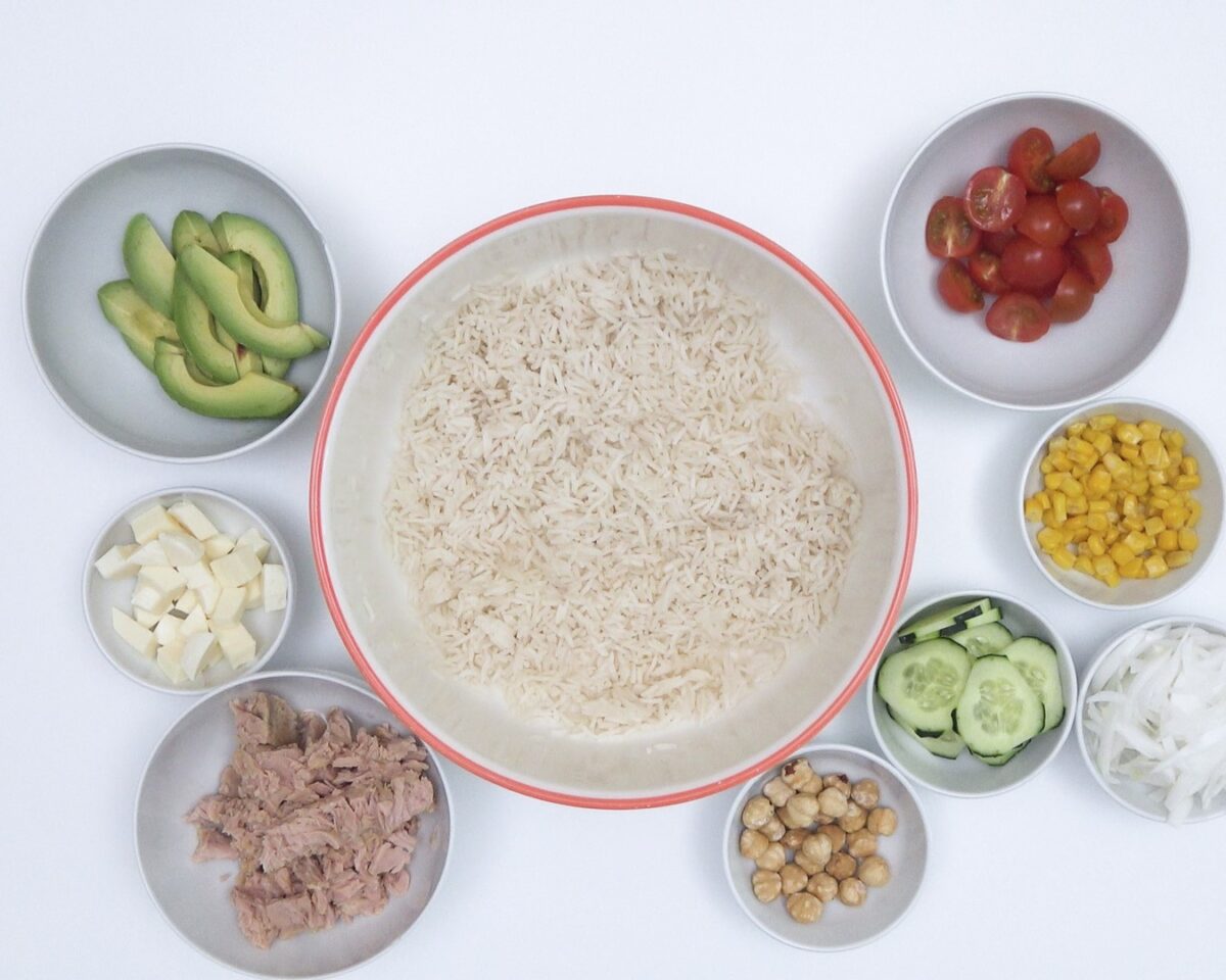 Ensalada arroz basmati con atún. Receta sencilla, fresca, saciante y deliciosa