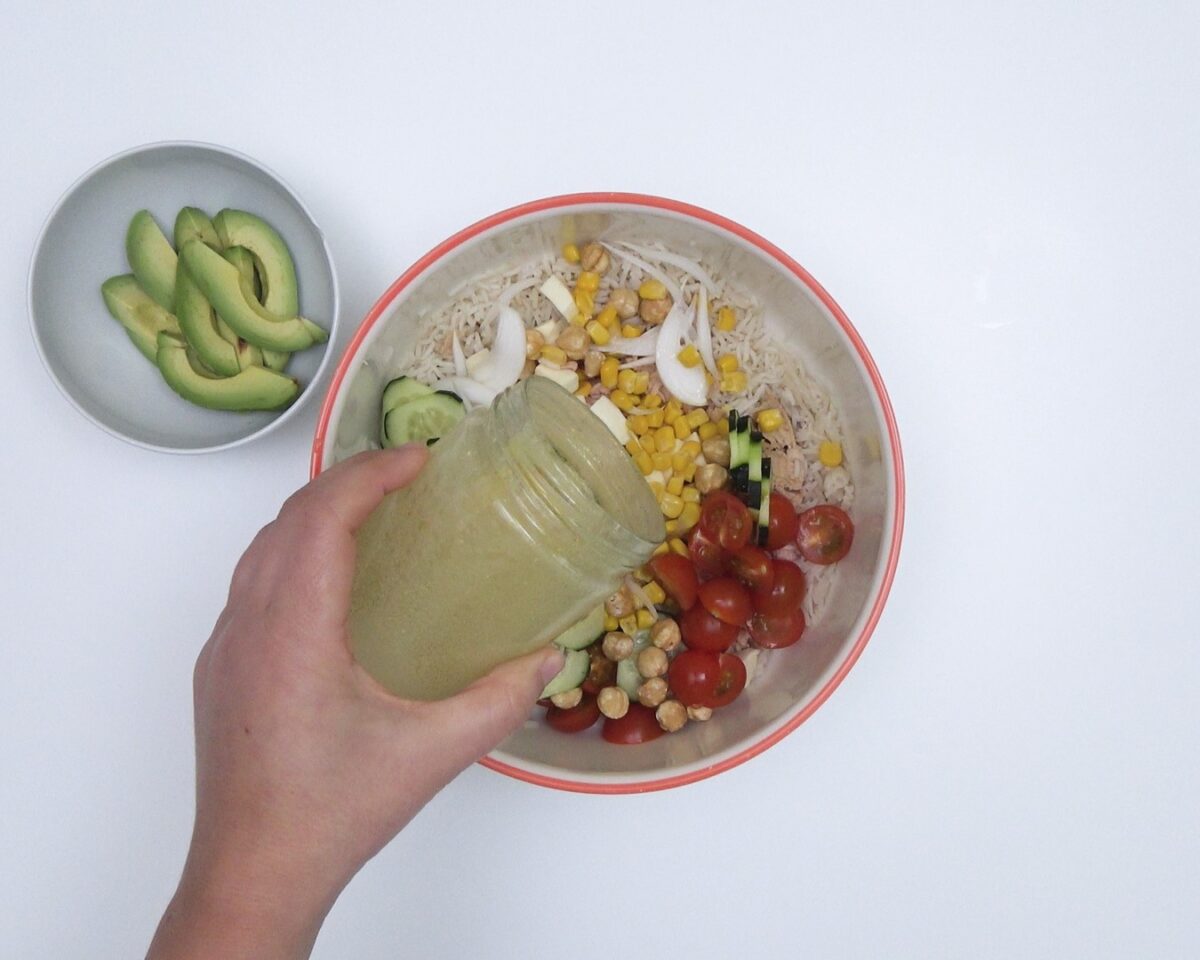 Ensalada arroz basmati con atún. Receta sencilla, fresca, saciante y deliciosa