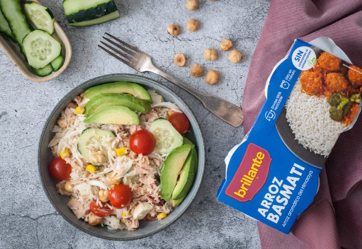 Ensalada arroz basmati con atún. Receta sencilla, fresca, saciante y deliciosa