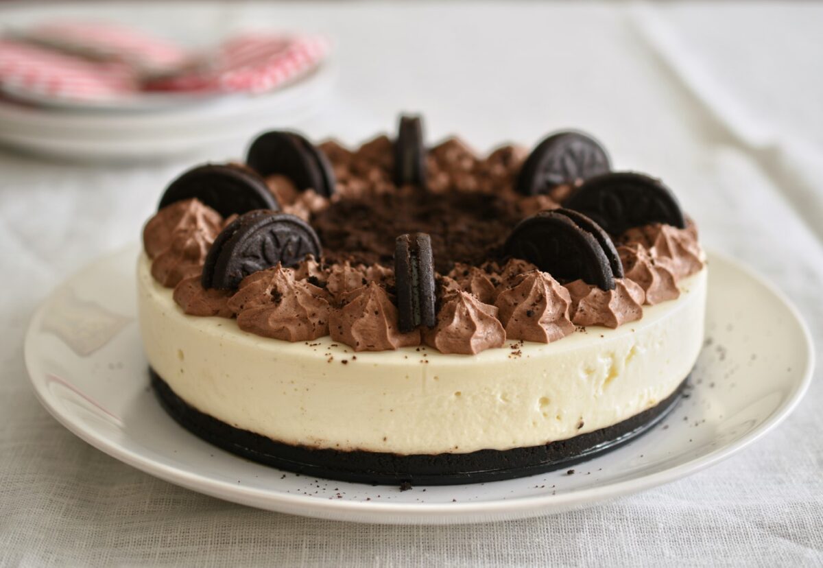 Tarta de Oreo y doble chocolate. Receta muy fácil y sin horno
