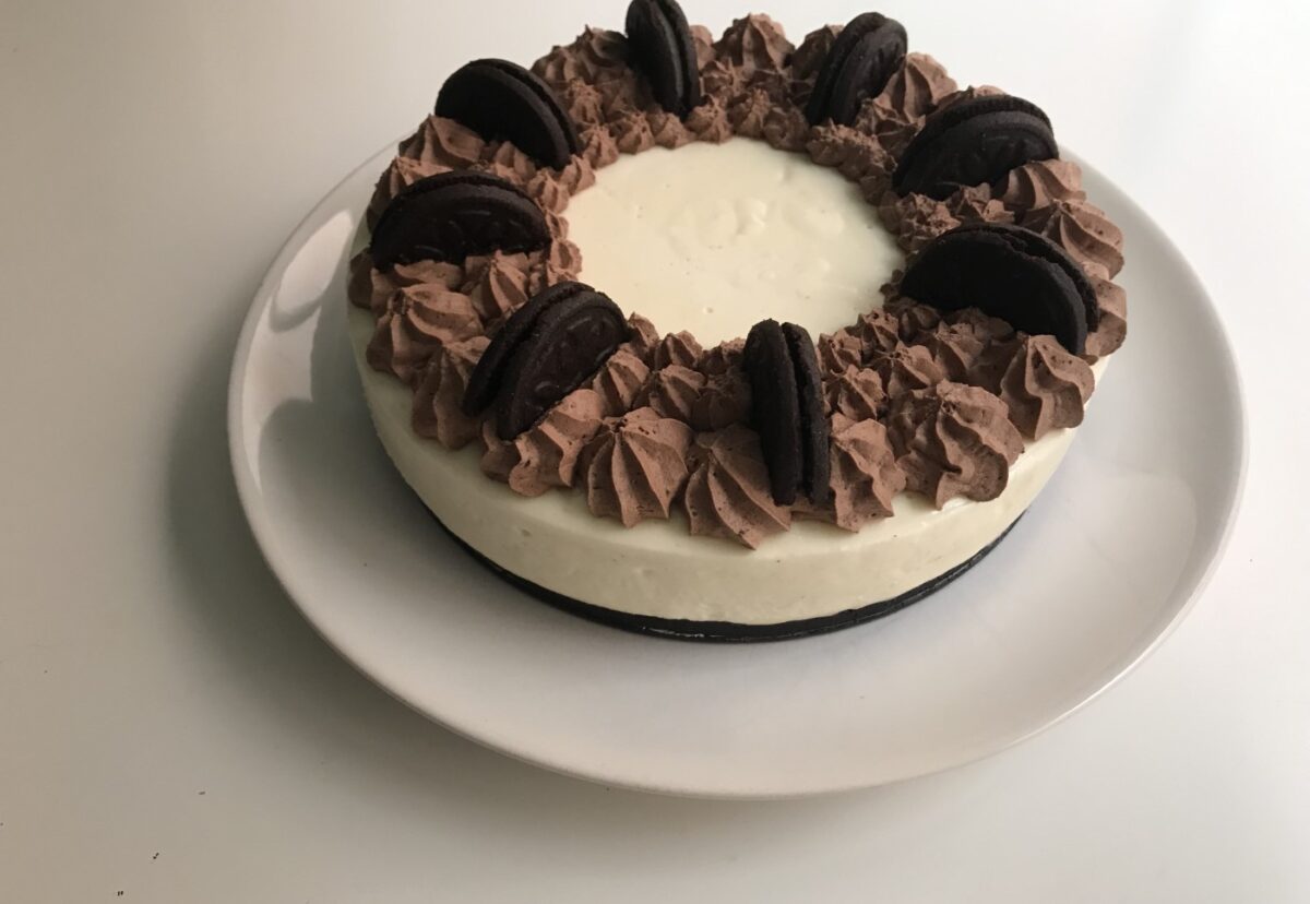 Tarta de Oreo y doble chocolate. Receta muy fácil y sin horno