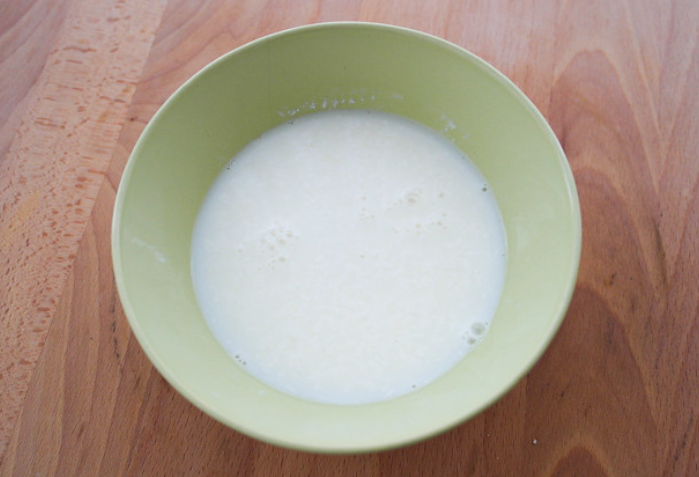 Cómo preparar un buttermilk casero o suero de mantequilla