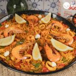 Fideuá o fideos con calamares