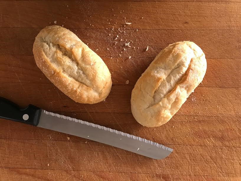 Bocata de chipirones rebozados y fritos