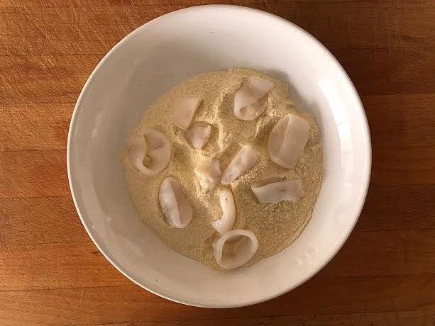 Bocata de chipirones rebozados y fritos