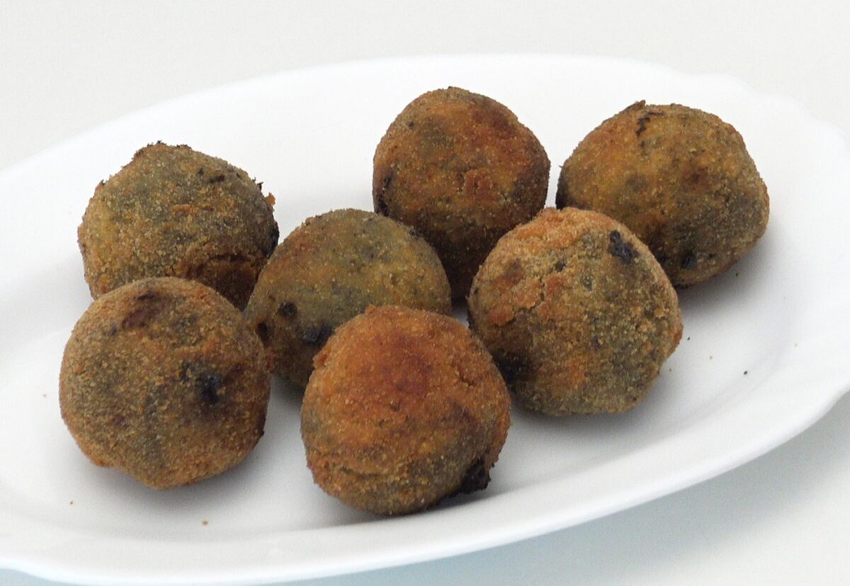 Croquetas de calamares en su tinta