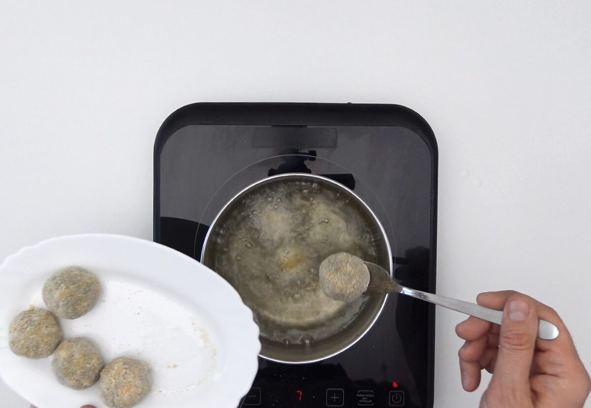 Croquetas de calamares en su tinta
