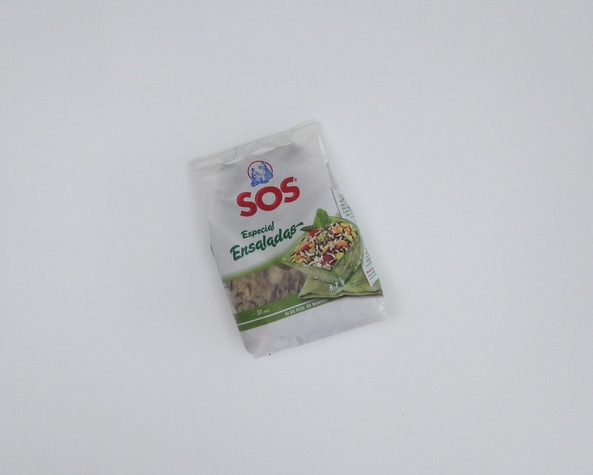 Ensalada de arroz con champiñones, queso, rúcula y anacardos. Receta para triunfar en verano