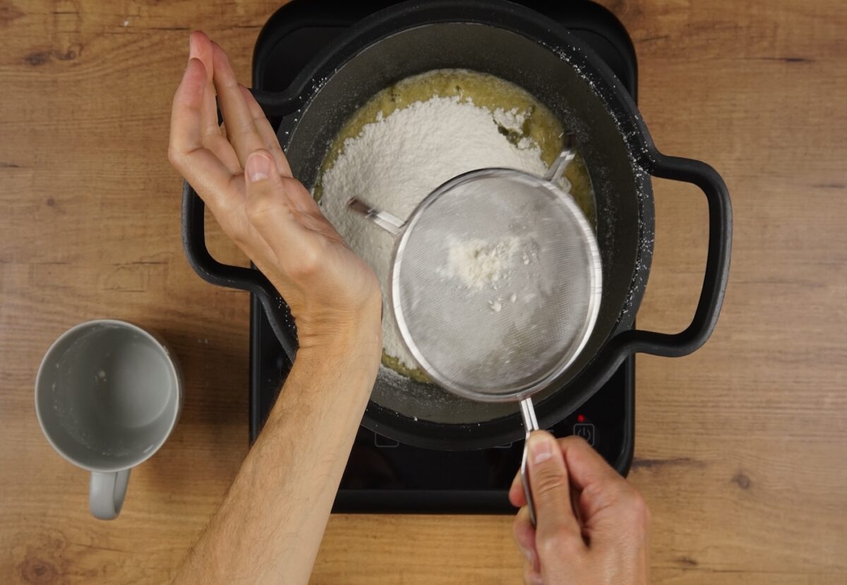 Huevos rellenos al horno con bechamel. Receta deliciosa paso a paso