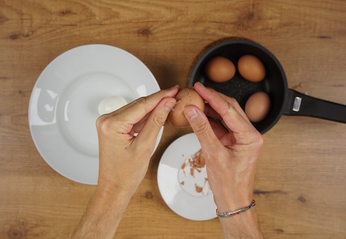 Huevos rellenos al horno con bechamel. Receta deliciosa paso a paso