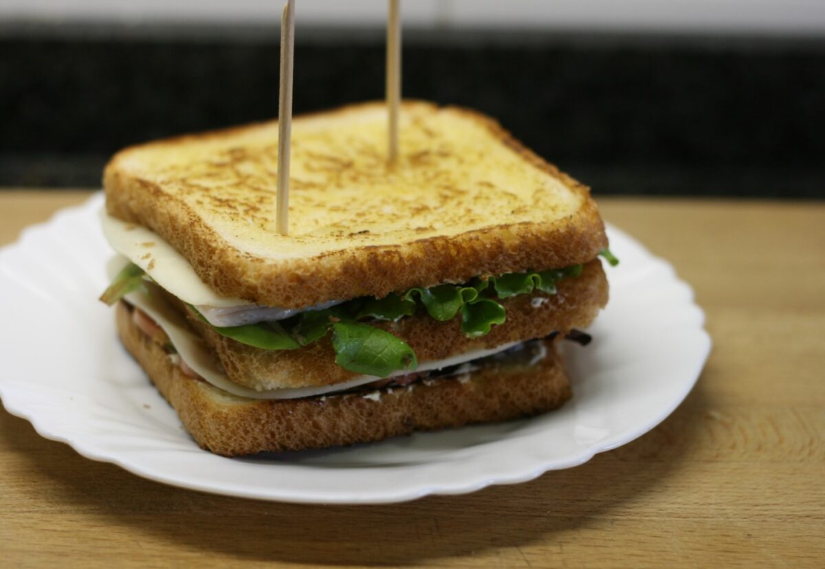 Cómo hacer el mejor sándwich casero con pollo o pavo