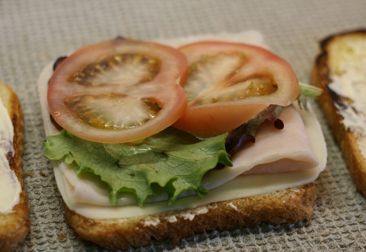 Cómo hacer el mejor sándwich casero con pollo o pavo