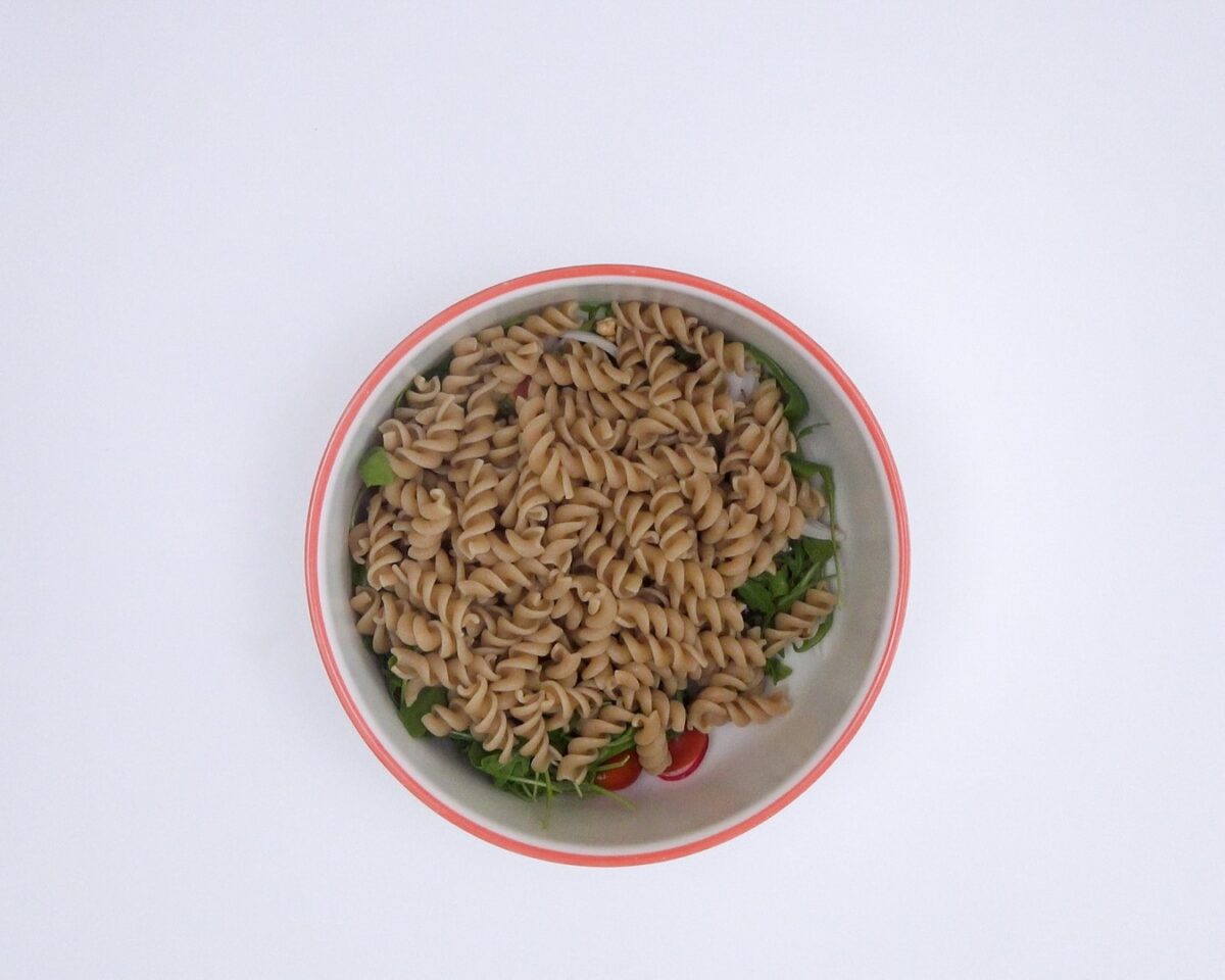Ensalada de pasta integral. Receta fácil, sana y deliciosa