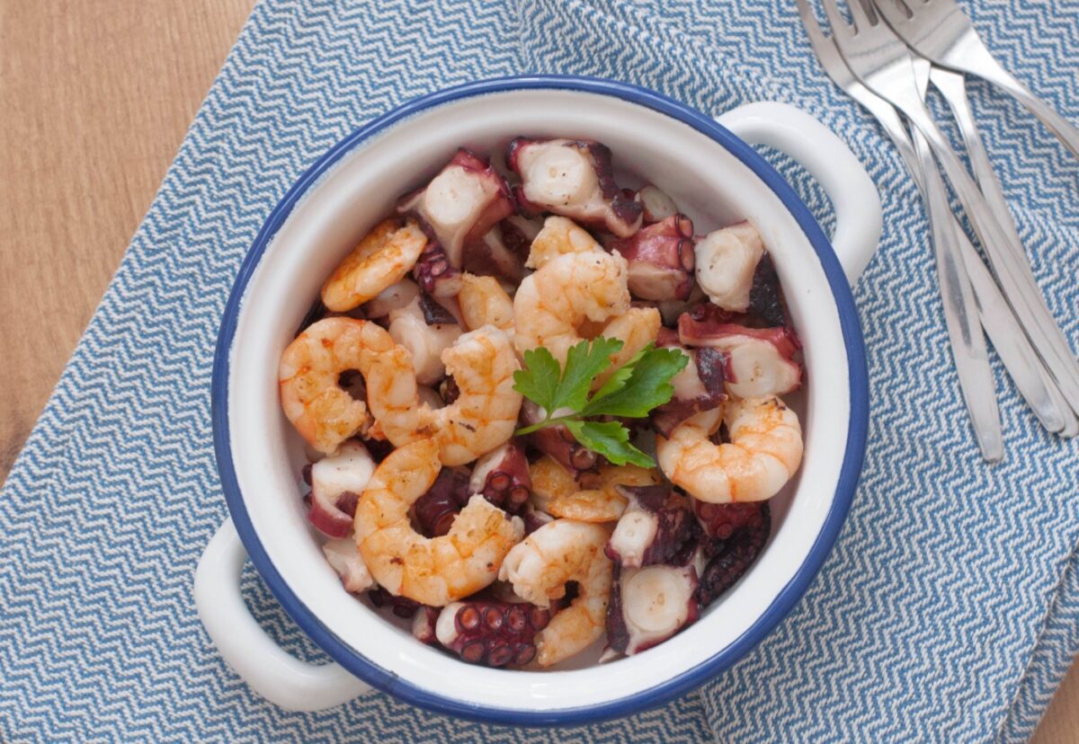 Pulpo con gambas al ajillo