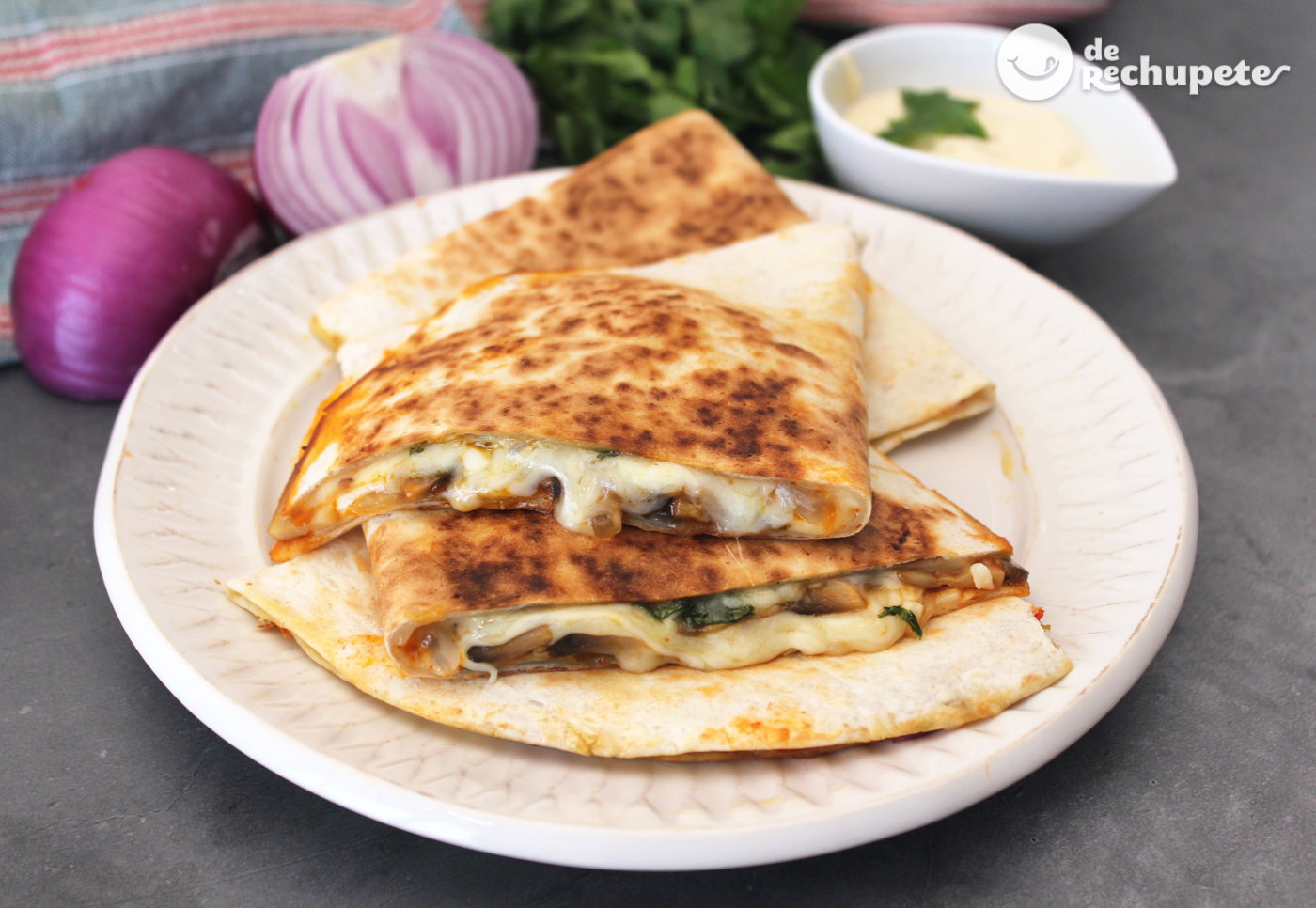 Cómo hacer unas quesadillas vegetarianas y veganas. 3 tipos para disfrutar en casa