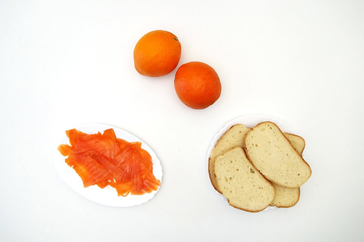 Tosta de salmón y naranja. Aperitivo fácil y delicioso