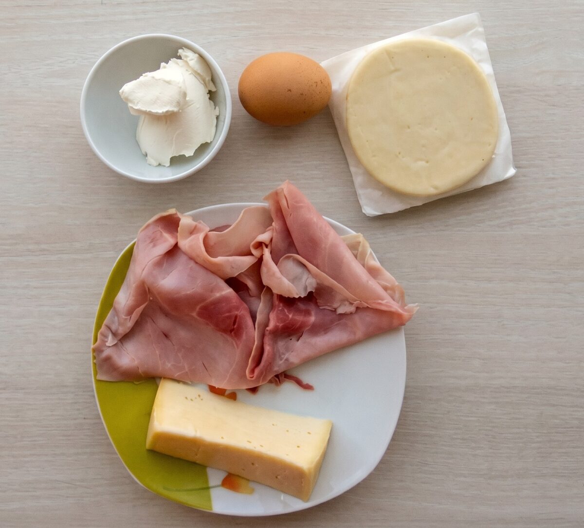 Empanandillas de jamón y queso. Receta fácil de aperitivo