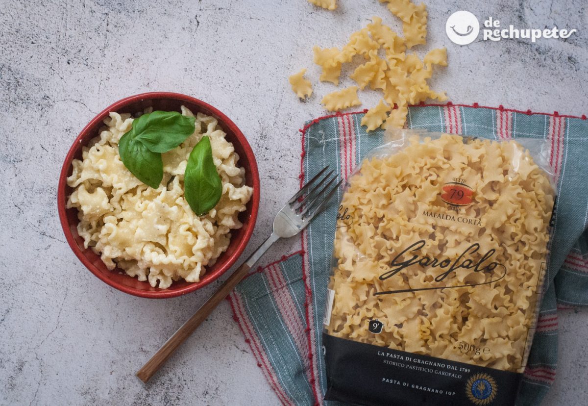 Pasta con salsa de ricotta y albahaca. Receta italiana fácil y deliciosa