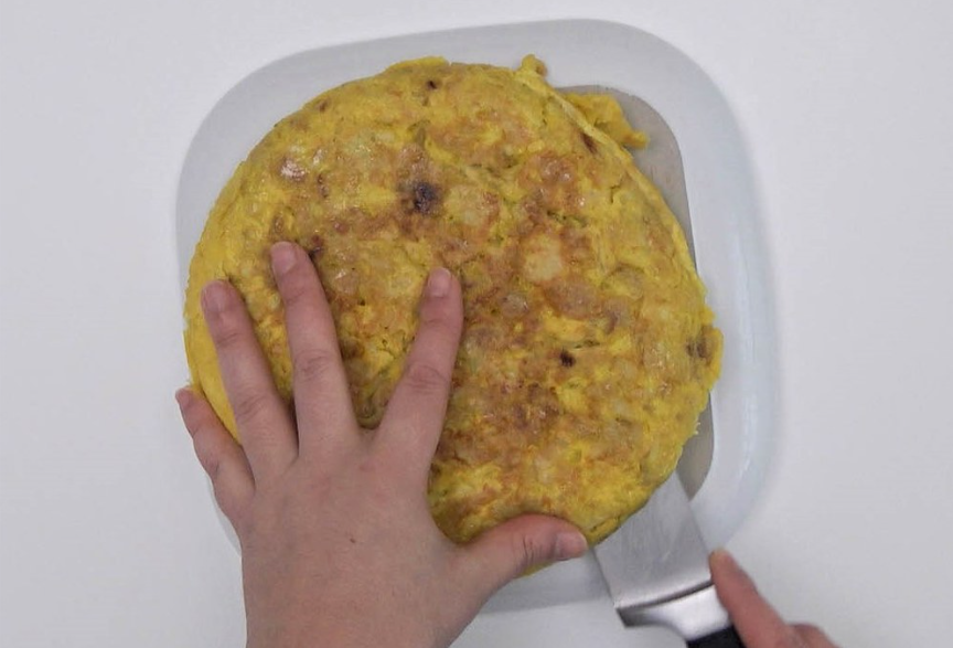 Tortilla rellena de atún