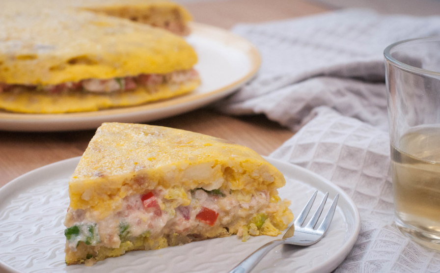 Tortilla rellena de atún
