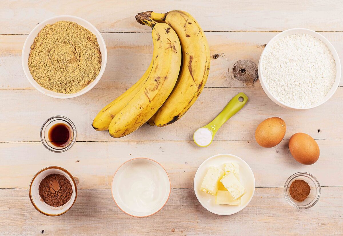 Bizcocho de plátano marmolado. Bizcocho de chocolate estilo banana bread