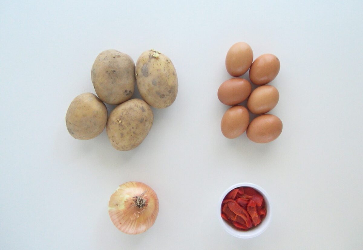 Huevos rotos con jamón. Receta fácil y deliciosa para toda la familia