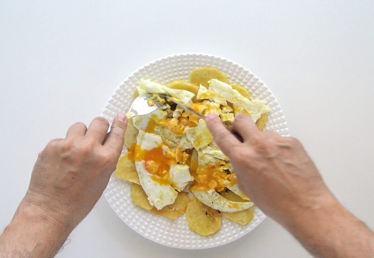 Huevos rotos con jamón. Receta fácil y deliciosa para toda la familia