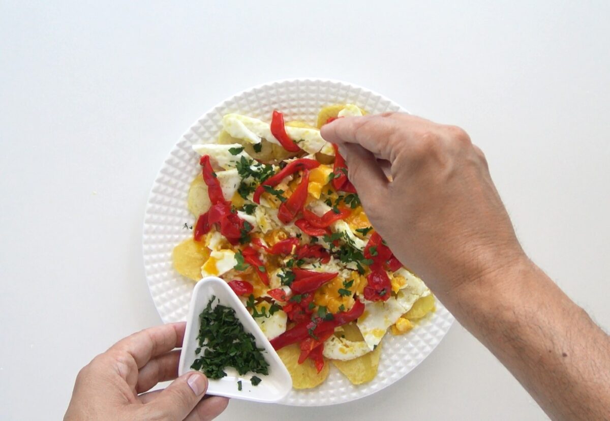 Huevos rotos con jamón. Receta fácil y deliciosa para toda la familia