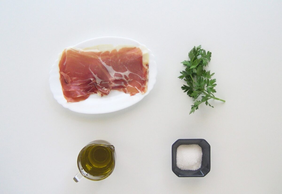 Huevos rotos con jamón. Receta fácil y deliciosa para toda la familia